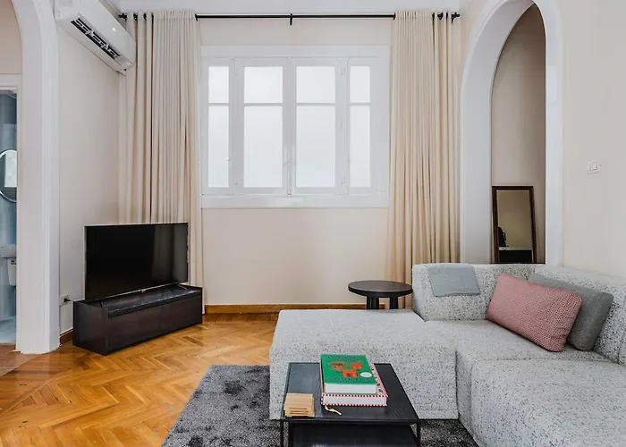 Downtown Tahrir - Spacious 2Bd Apartment With City View
